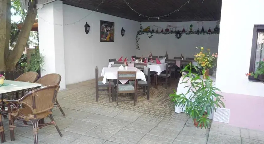 Food & Beverage