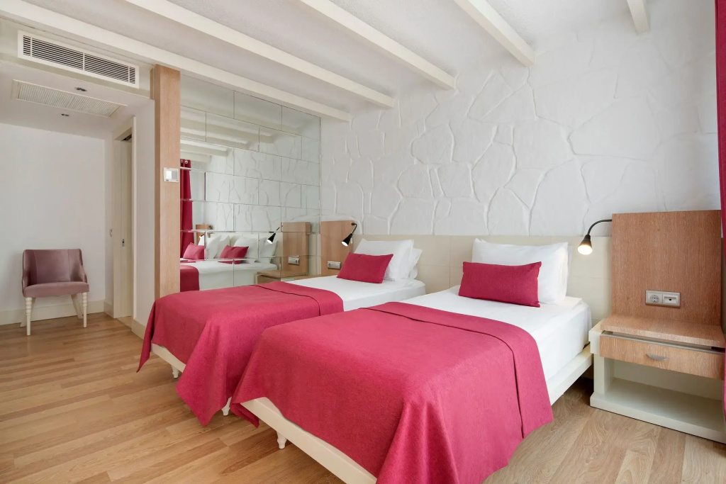Standard Double room with land view (full double bed)