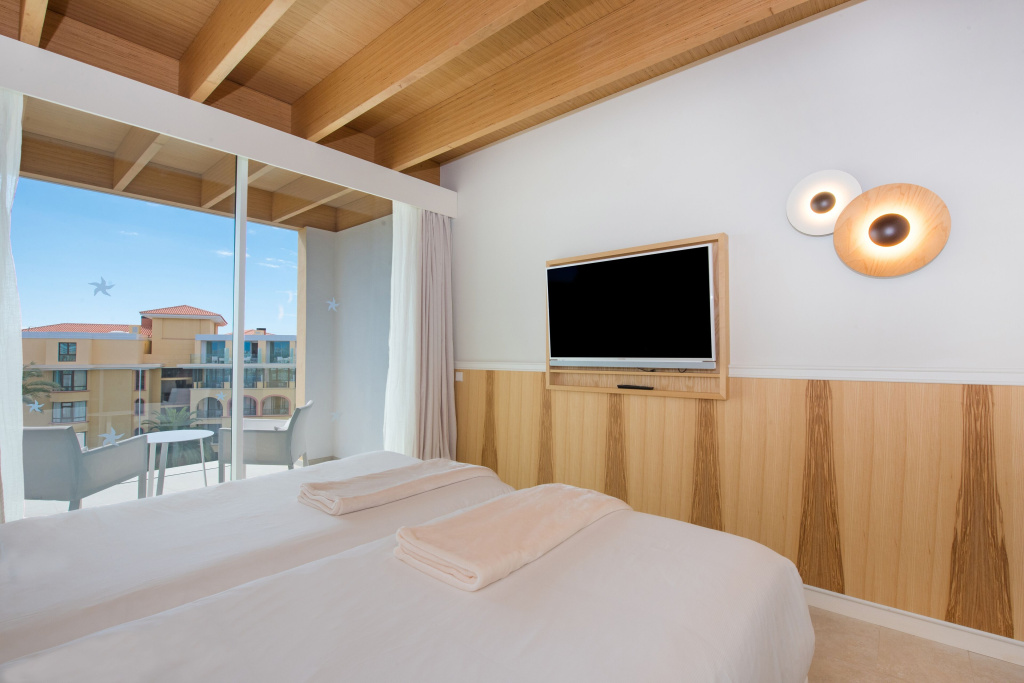 Double Duplex Suite with side sea view (twin beds)