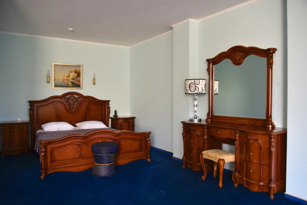 Double Studio Suite with Sofa full double bed