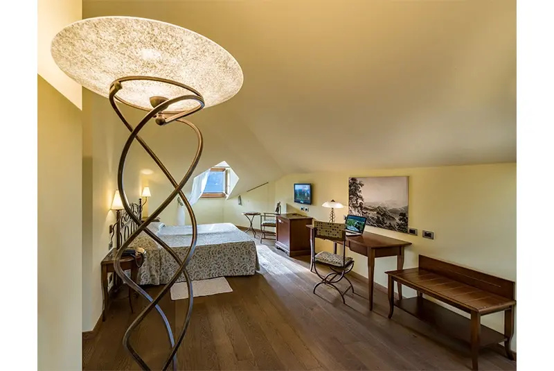 Large Double Attic room with lake view (full double bed)