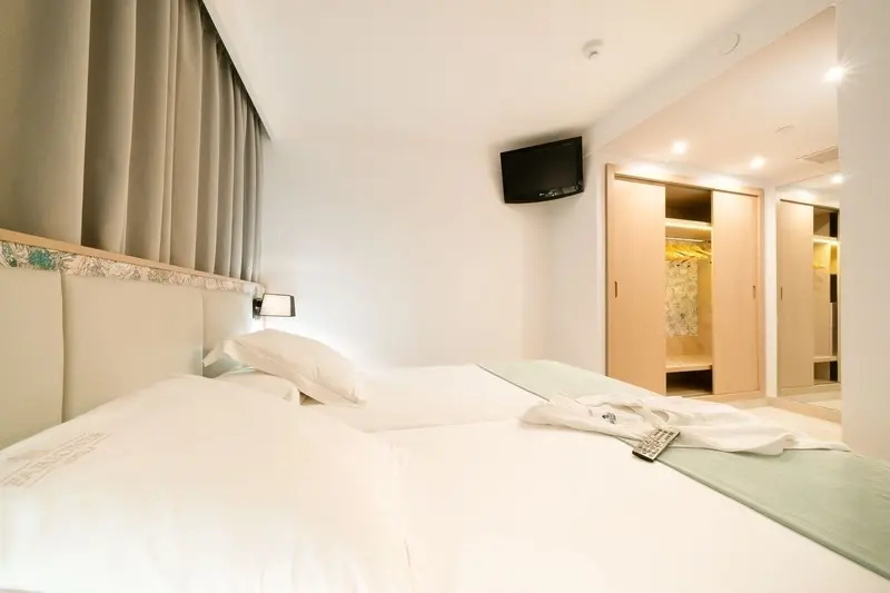 Plus Fariones Suite Hotel - Chambres