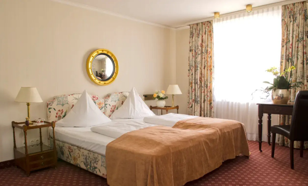 Double Junior Suite (full double bed)