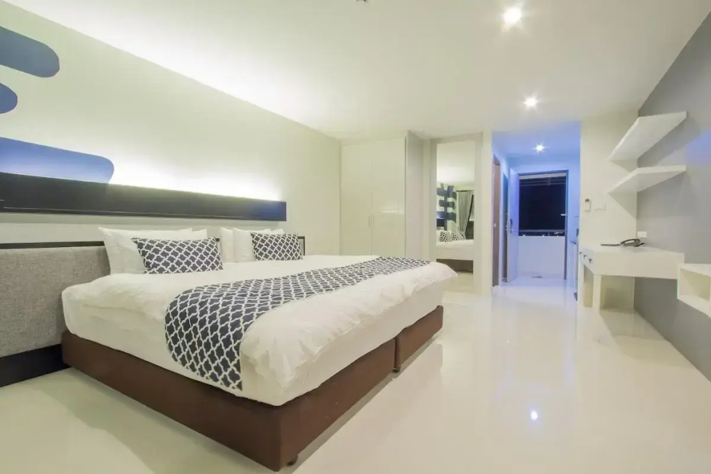Deluxe Double Studio (full double bed)
