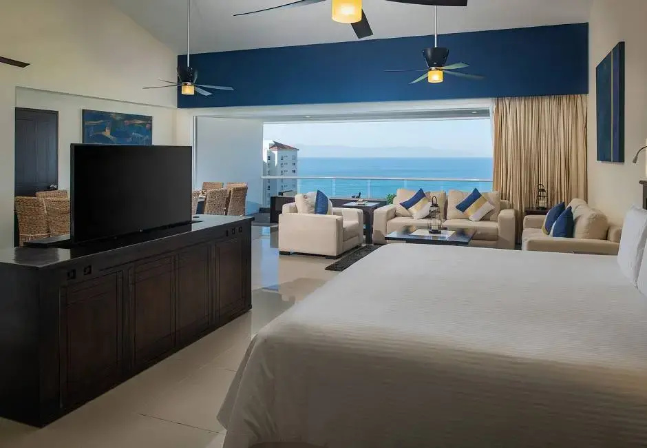 Presidential Double Suite full double bed