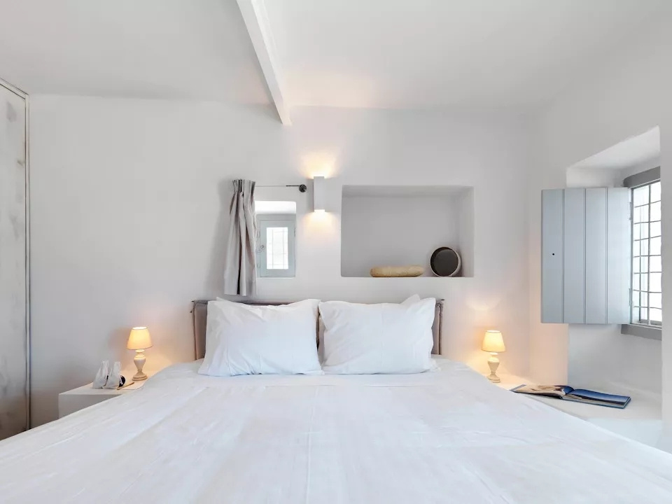 Aloni Double room (full double bed)