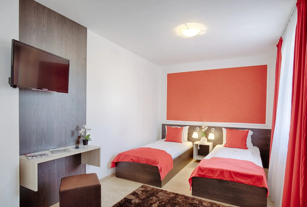 Standard Small Double room (twin beds)