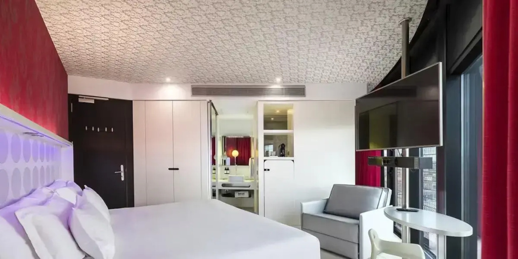 2x2 Interconnecting room