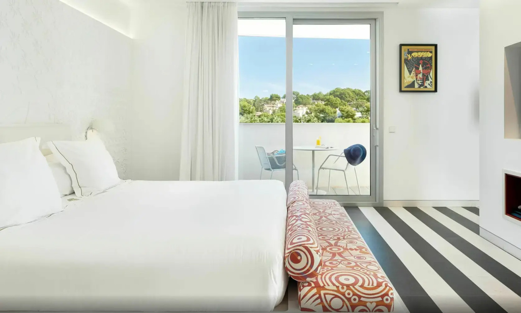 Games Double Suite (full double bed)