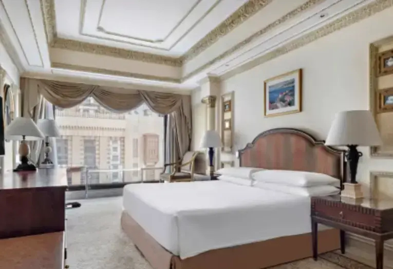 Classic Club Double room with city view (full double bed)