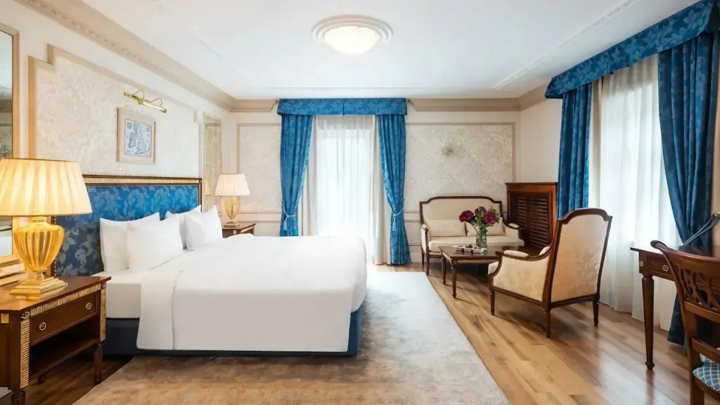 Double Junior Suite (full double bed)
