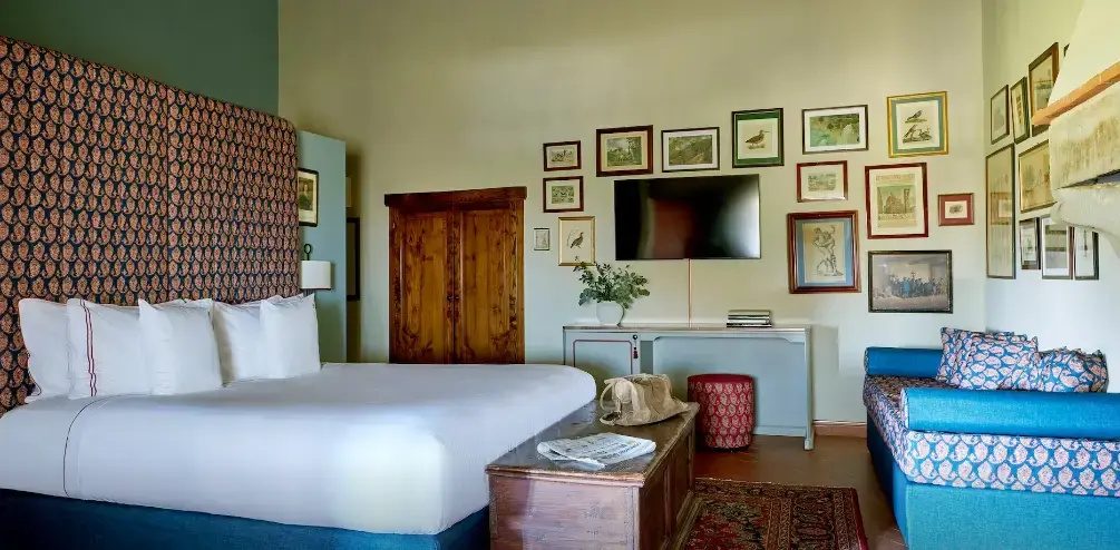 Singular Extra  Double room (full double bed)