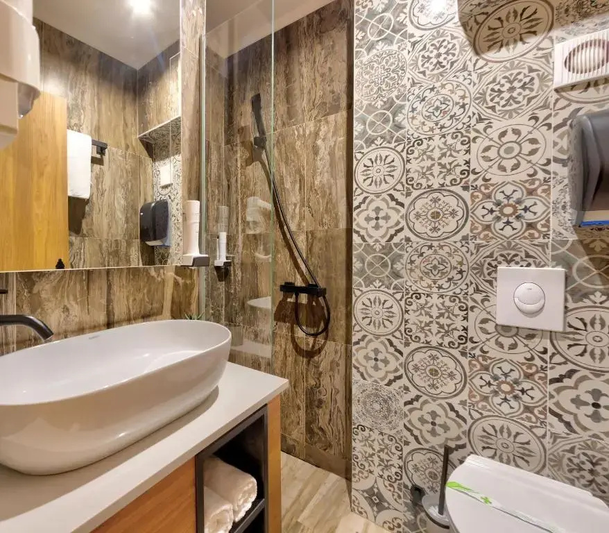 Double room (full double bed)