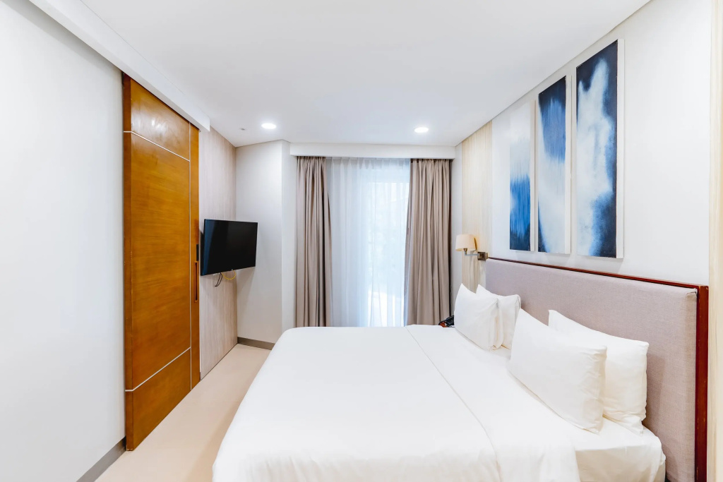 3 Bedrooms Premier Suite with pool view