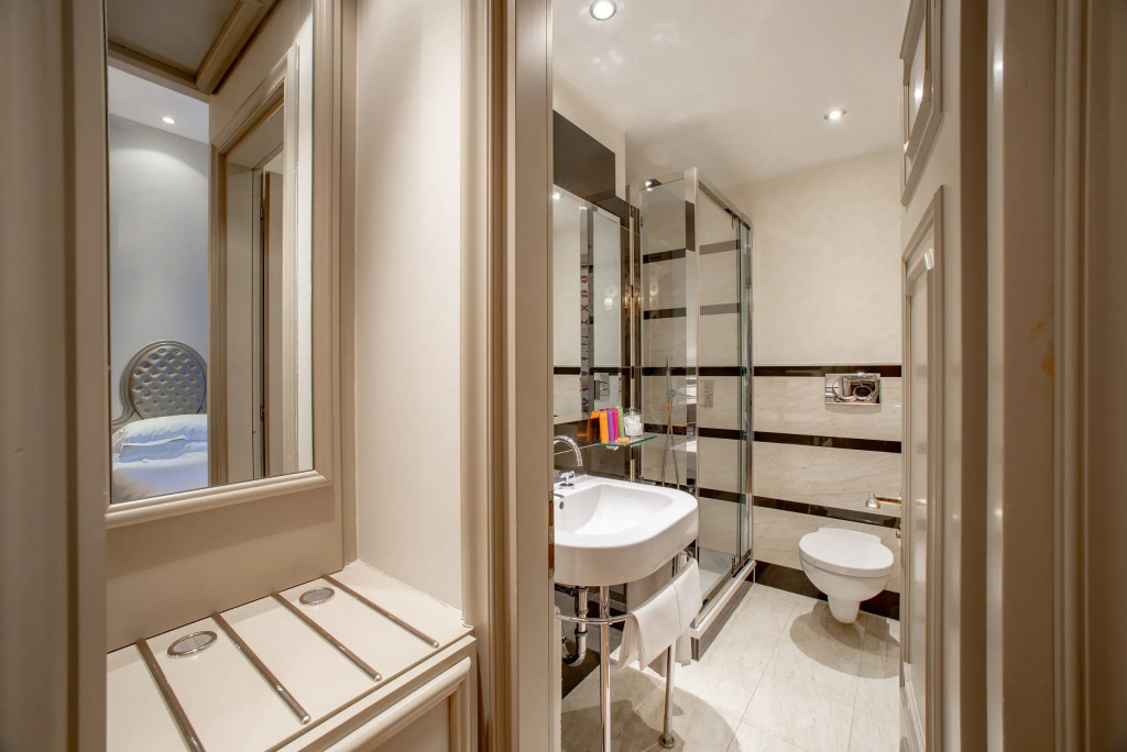 Classic Double room (full double bed)