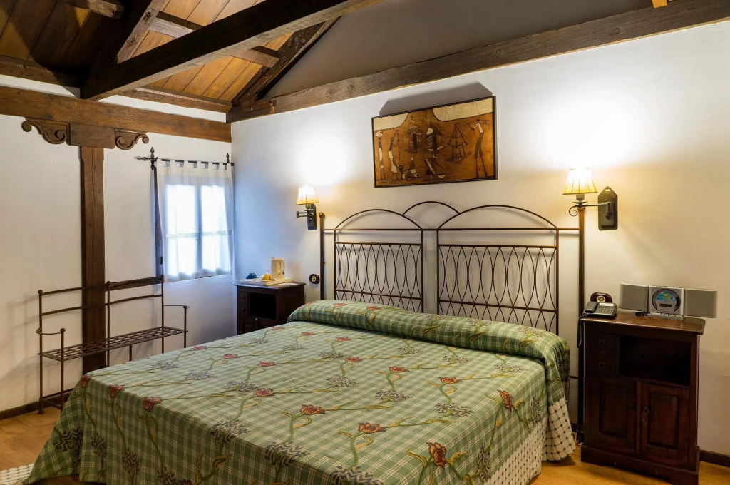 Rustic Double Suite (full double bed)