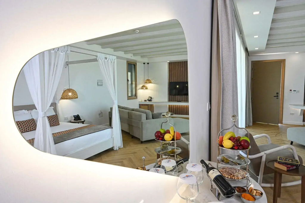 Garden Double Suite (full double bed)