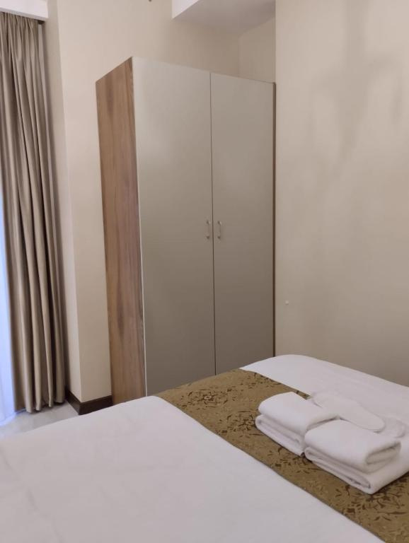 Double Suite (full double bed)