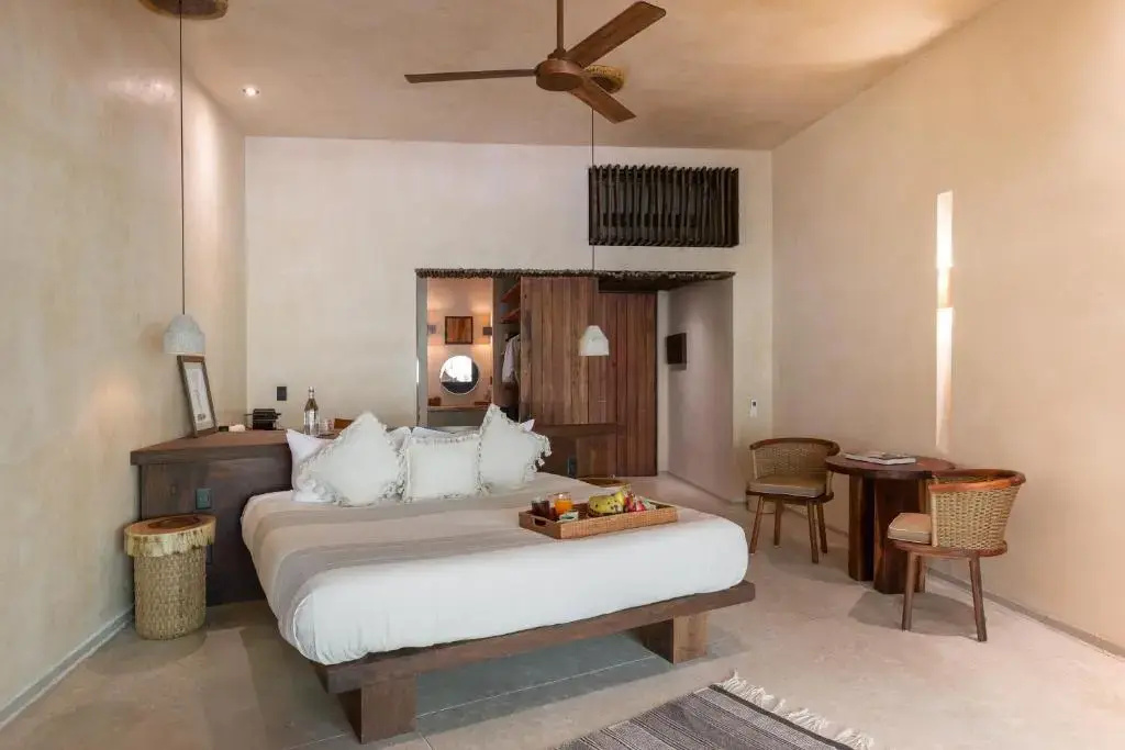 Jungle View Ground Floor Double Suite full double bed