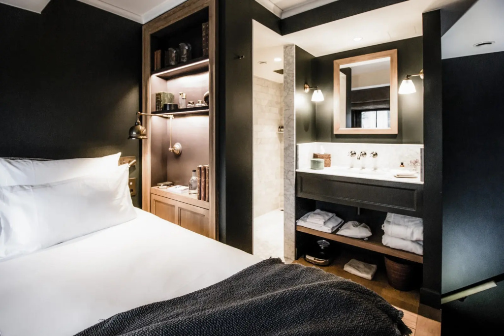 Carriage Double room (full double bed)