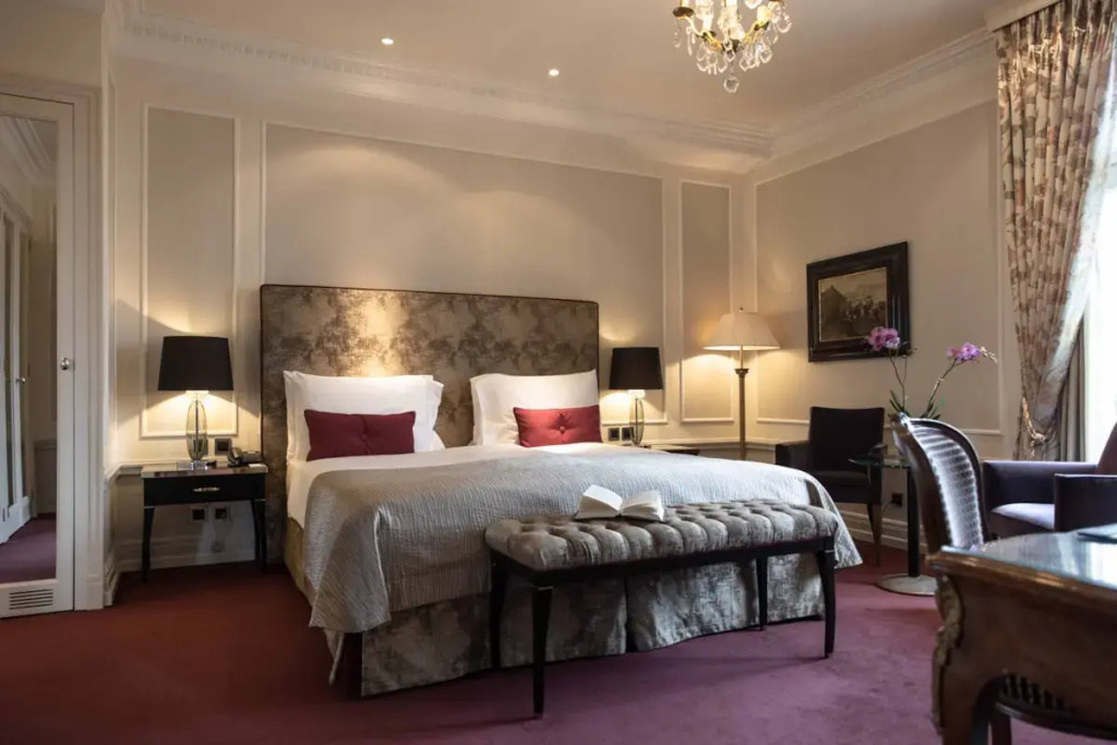 Tower Double Suite (full double bed)