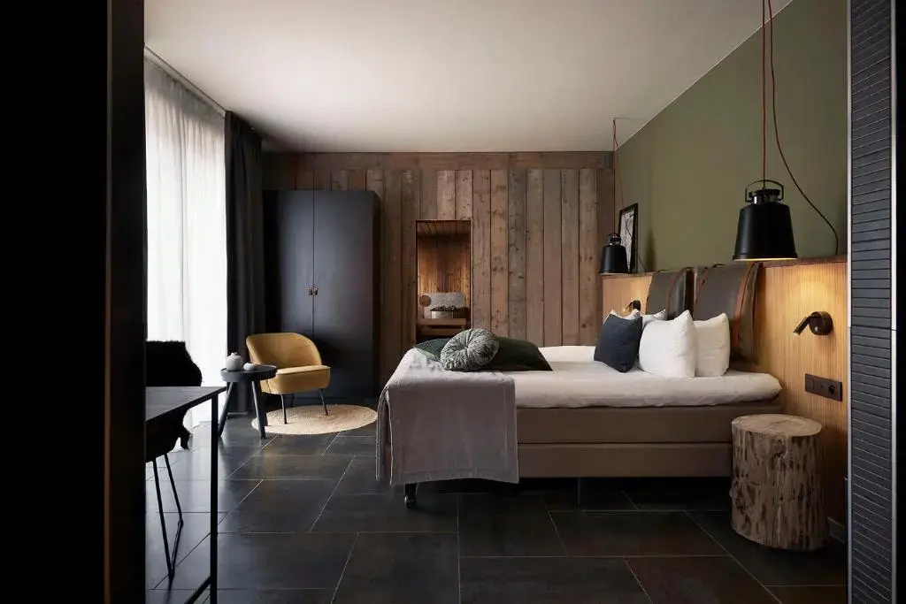 Open Double Suite (full double bed)