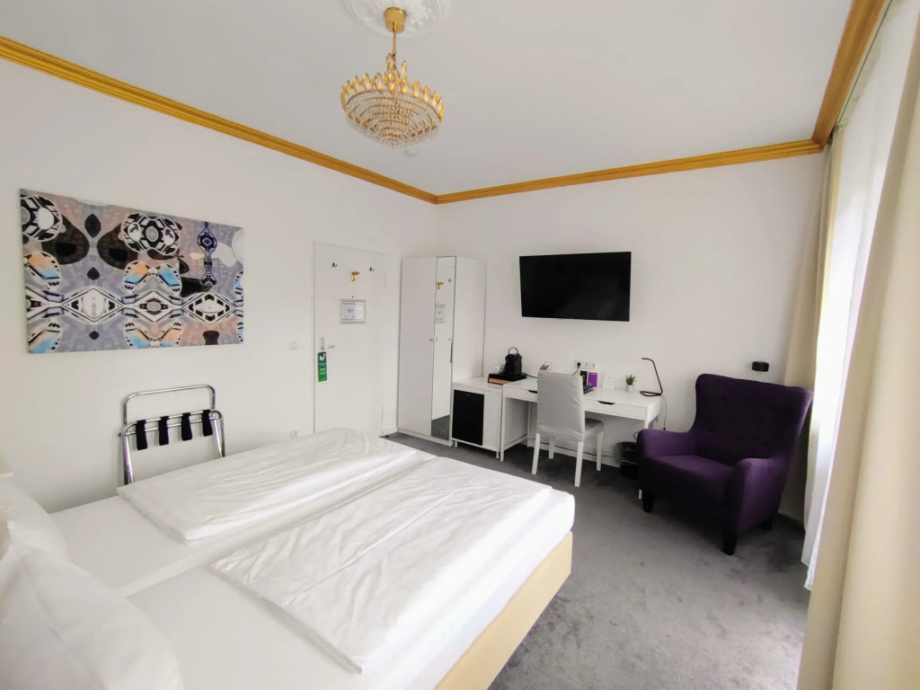 Comfort with Extra Chair Bed Double room (full double bed)