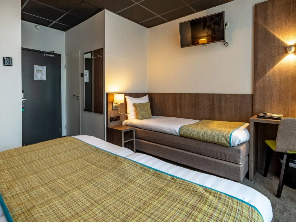 Triple room