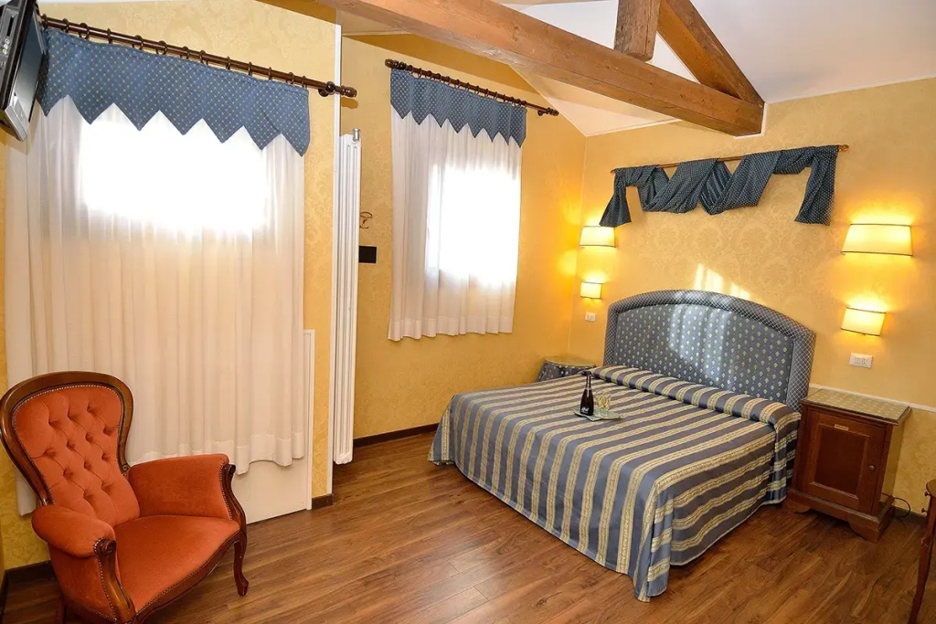 Triple room
