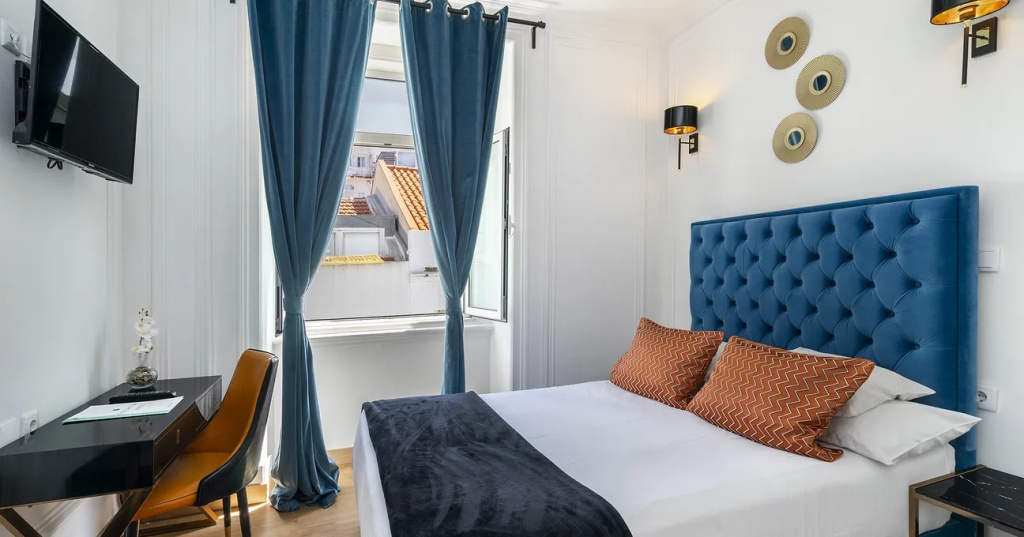 Standard Double room with courtyard view (full double bed)