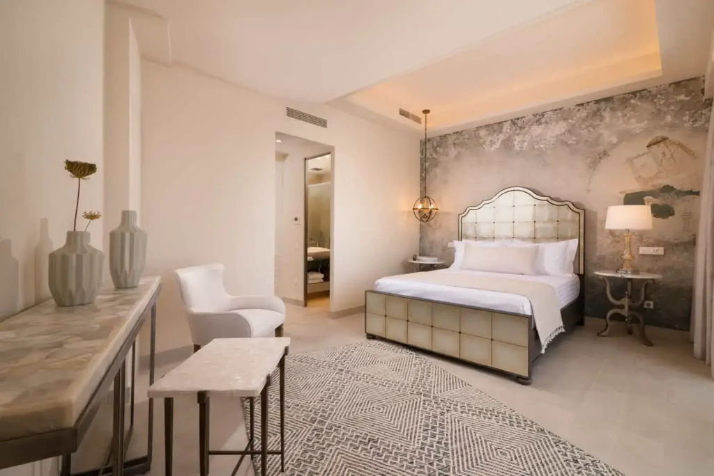 Skyfall Double Suite (full double bed)