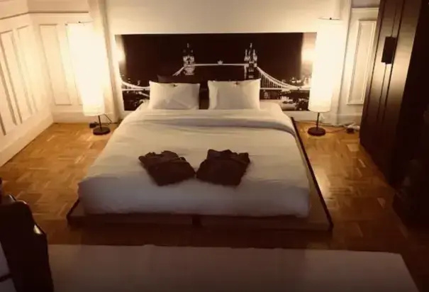 Double Suite with city view (full double bed)