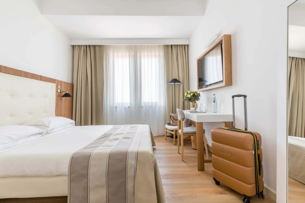 Superior Double room with sea view (full double bed)