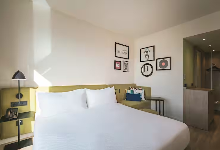 Double room (full double bed)