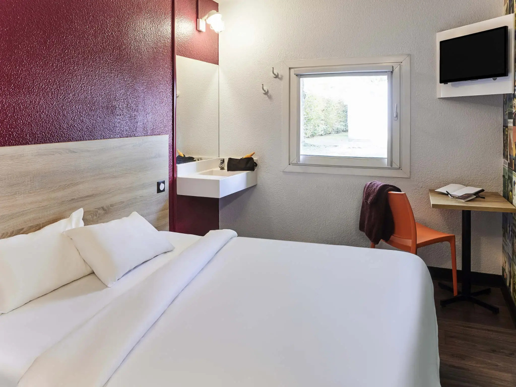 Tandem Double room (full double bed)