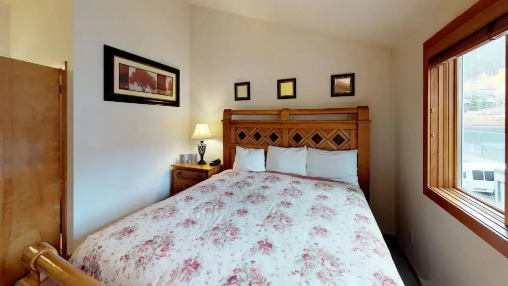 3 Bedrooms Gold Loft Condominium