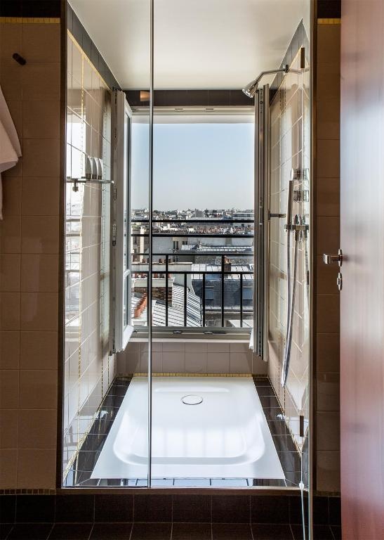 Hôtel du Rond-Point des Champs-Élysées 85