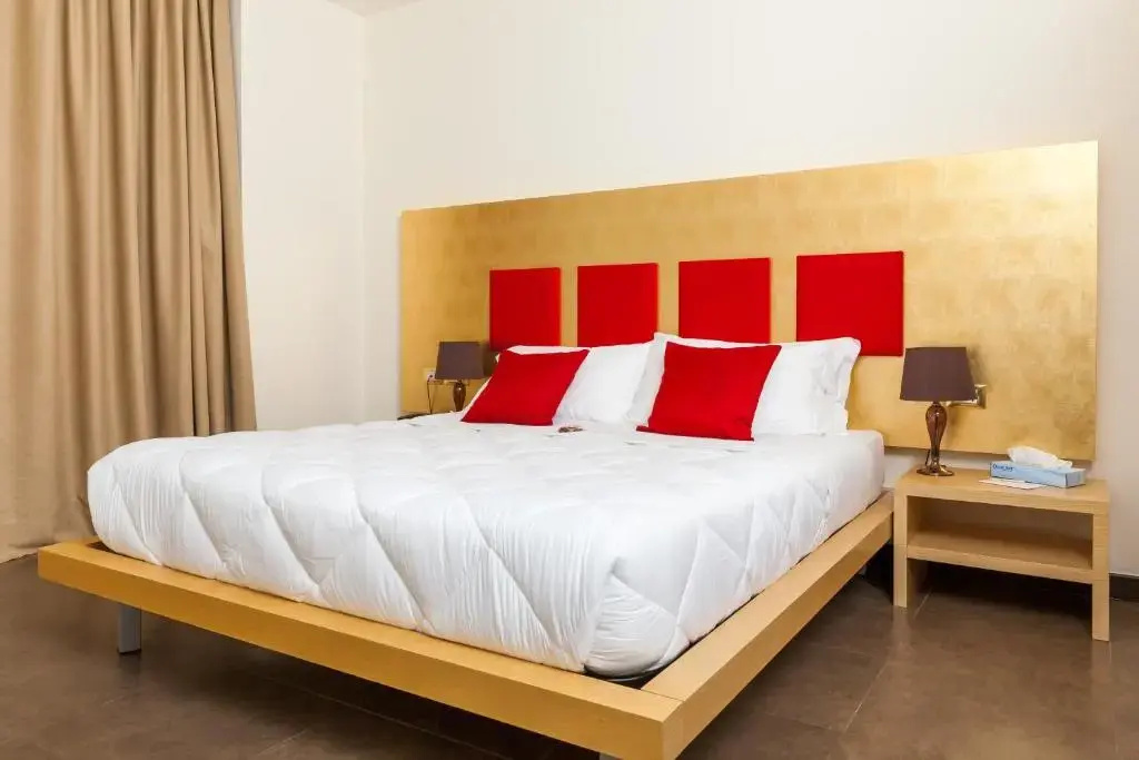 Double Suite full double bed