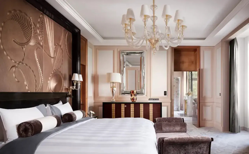 The Peninsula Suite