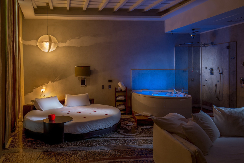 Presidential Double Suite (full double bed)
