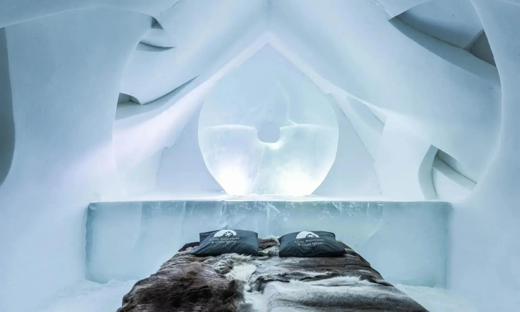 Superior Double SnowHotel room (full double bed)