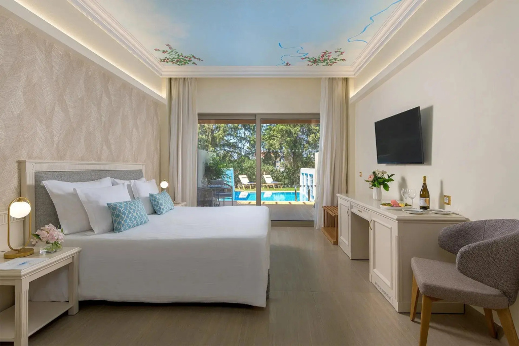 Personal Pool Double room with garden view (full double bed)