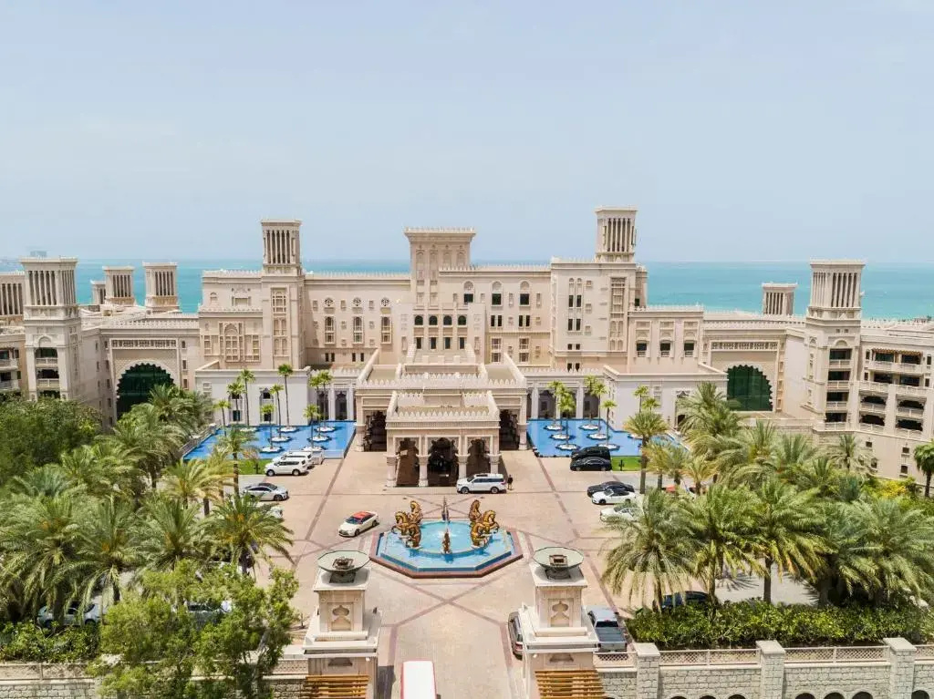 Отель Jumeirah Al Qasr Dubai — фото