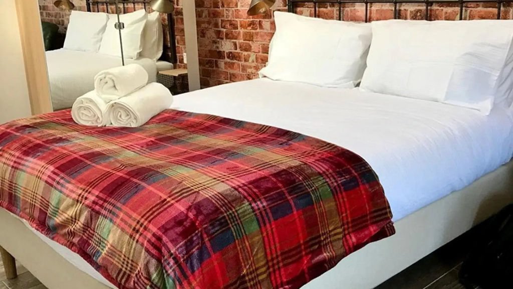 Double room (full double bed)