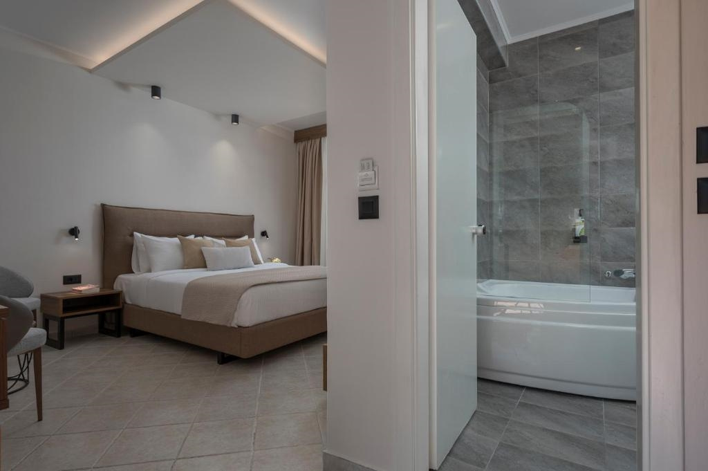 Standard Double room with partial sea view (full double bed)