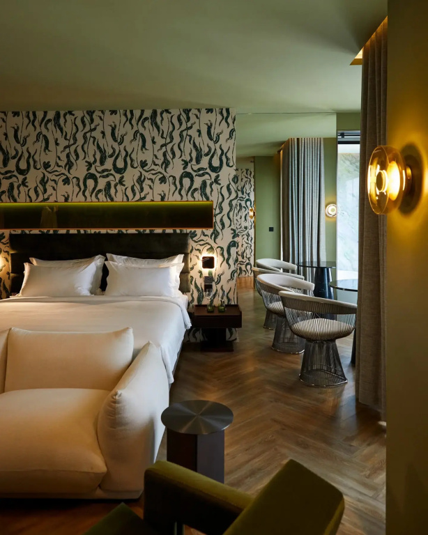 Executive Double room (full double bed)