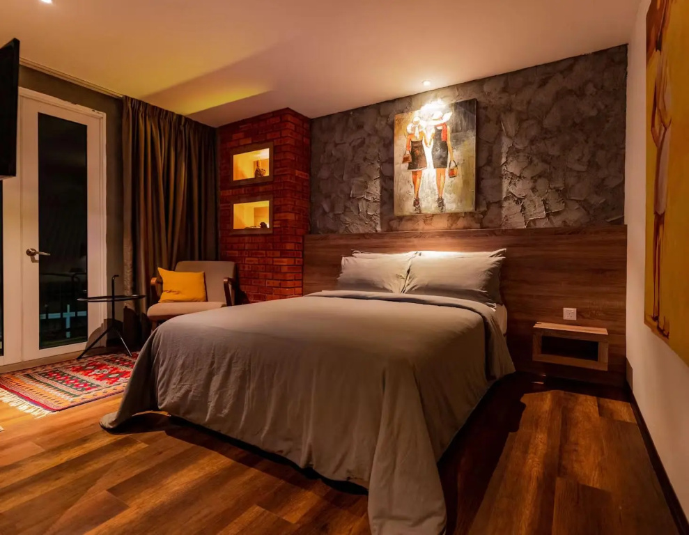 Junior Double room (full double bed)