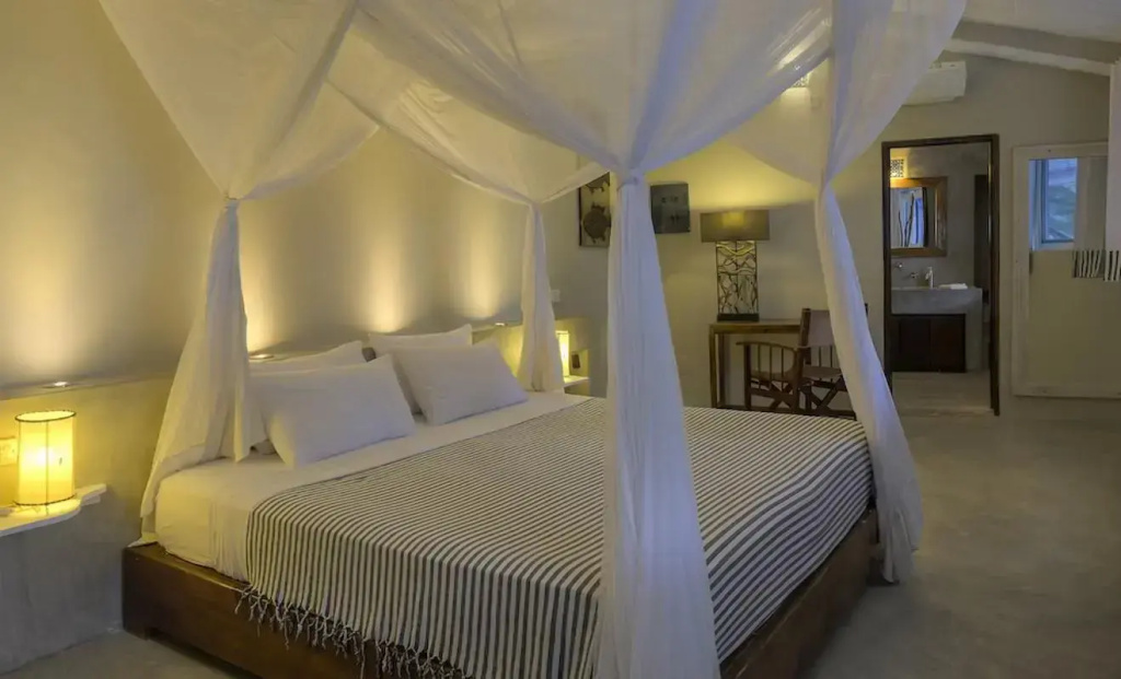 Deluxe Double Suite with ocean view (full double bed)