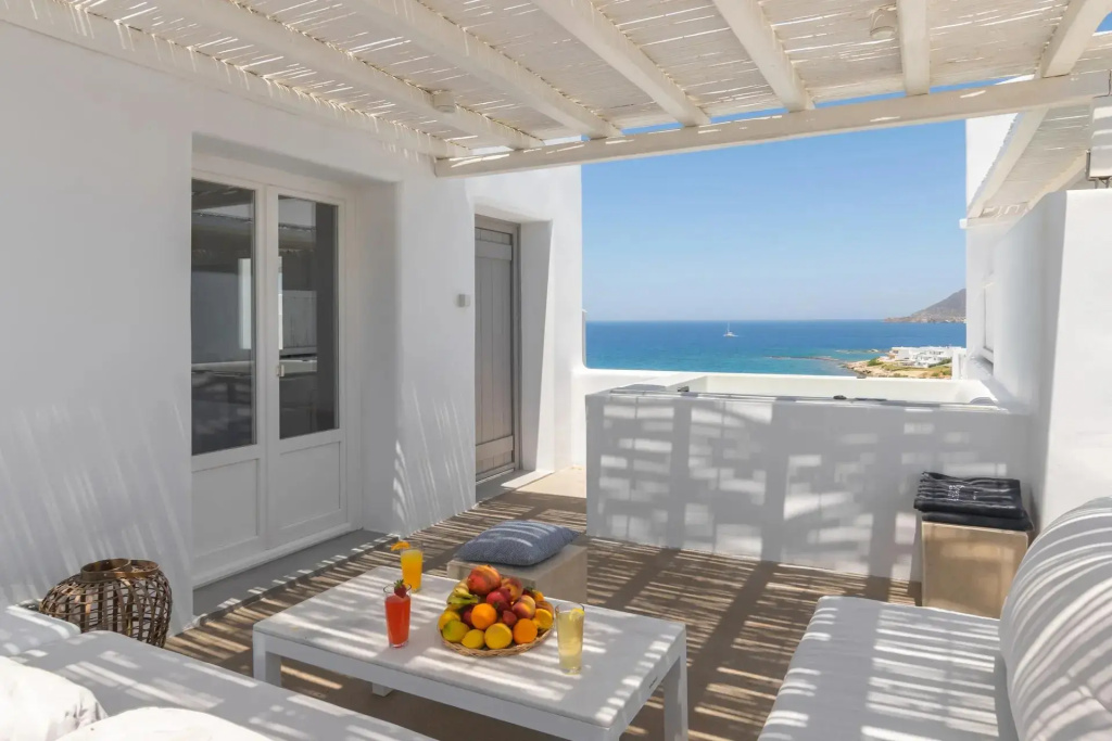 Executive with Outdoor Jacuzzi room with sea view (full double bed)