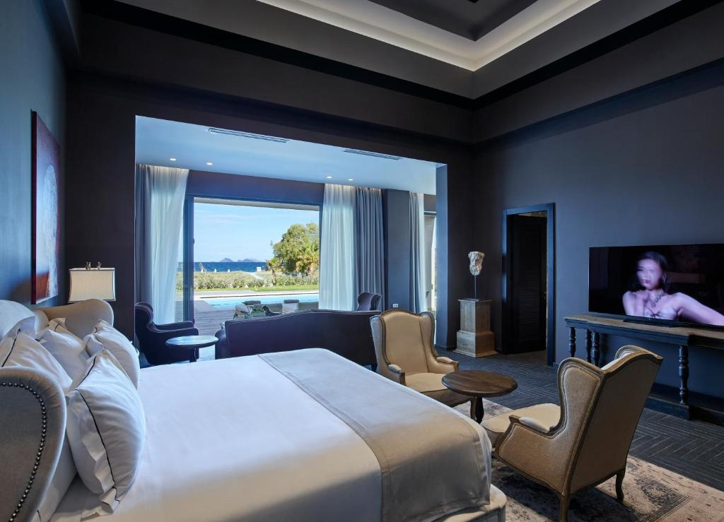 Presidential with Private Pool Double Suite (full double bed)